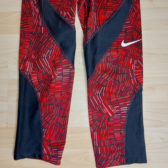 Nike Pro Mesh Crop Red Legging - Picture 3 of 8